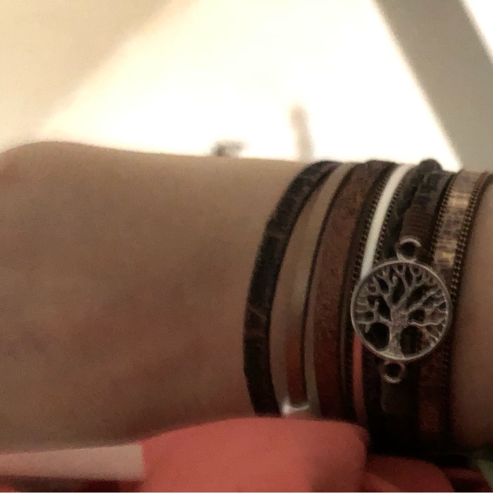 Women’s magnetic clip